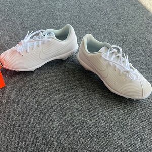 New never worn Nike softball cleats size 8.5